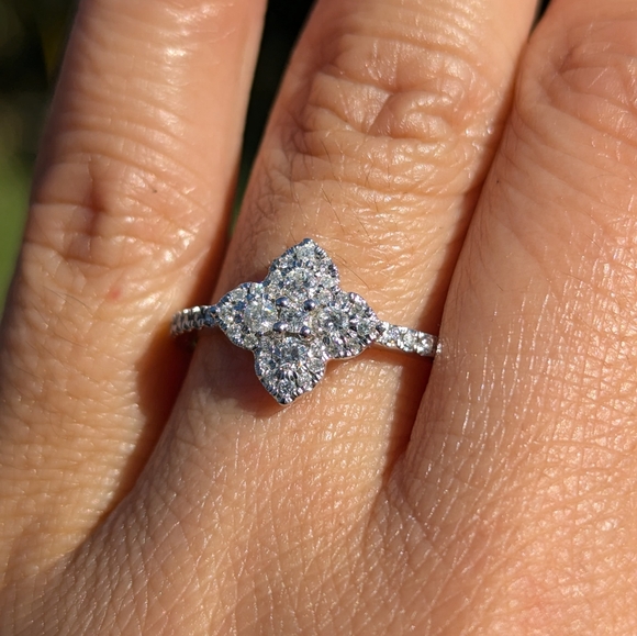 14K Solid White Gold Diamond Clover Flower Ring - Picture 8 of 12